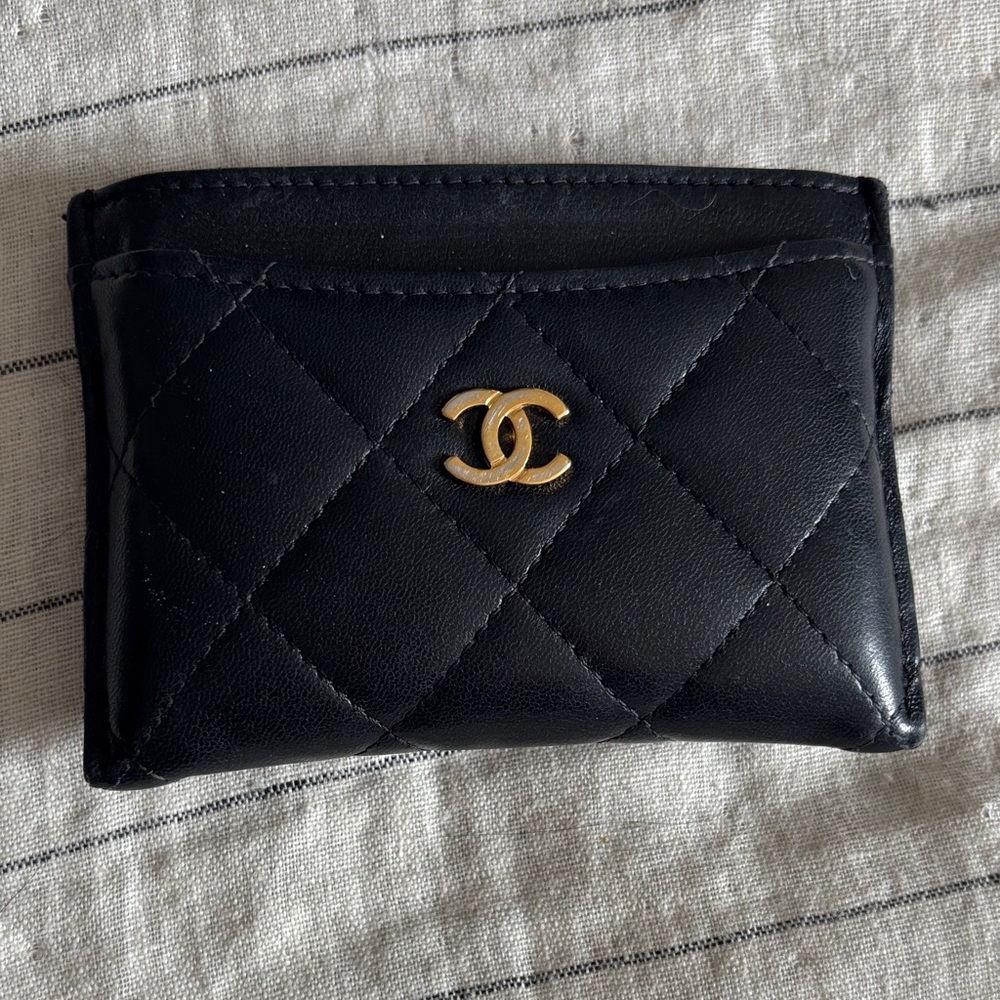 CHANEL Black Quilted Lambskin Card Holder with Gold Logo